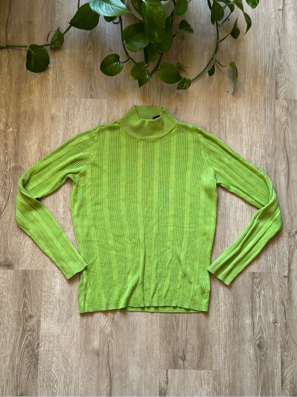 VTG 90’s Lime Green Ribbed 100% Silk Mock Neck Fitted Sweater
